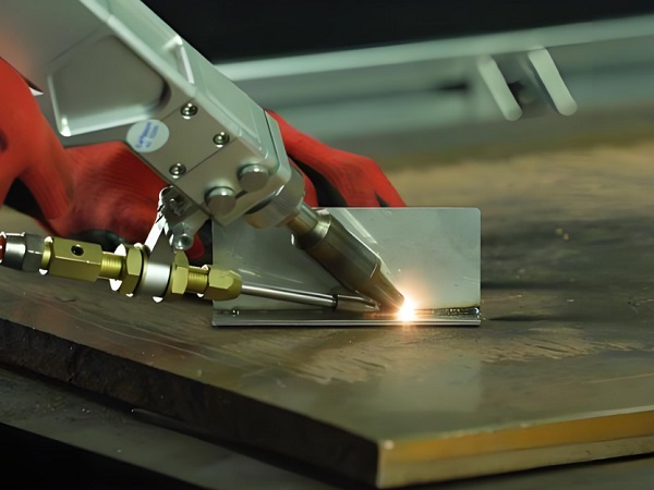 小型激光焊接機多少錢? 小型激光焊接機多少錢?