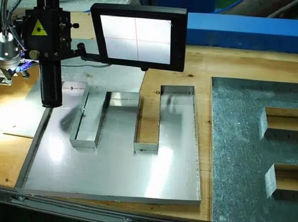 激光焊接機焊接廣告字的實用性