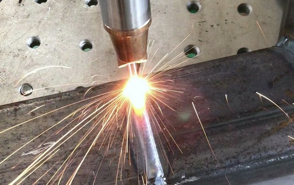 激光焊接機焊不銹鋼板時燒穿了怎么回事？