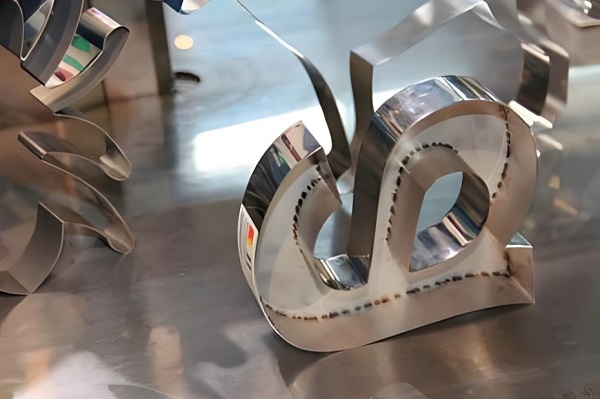 手持式激光焊接機焊鐵皮字和不銹鋼字好嗎? 手持式激光焊接機焊鐵皮字和不銹鋼字好嗎?