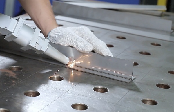 一臺1000W手持激光焊接機多少錢? 一臺1000W手持激光焊接機多少錢?