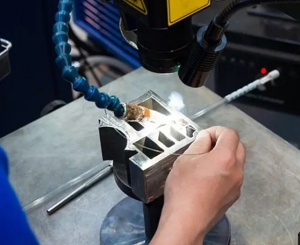 Yag激光焊接機的功率、頻率和脈寬的關系 Yag激光焊接機的功率、頻率和脈寬的關系