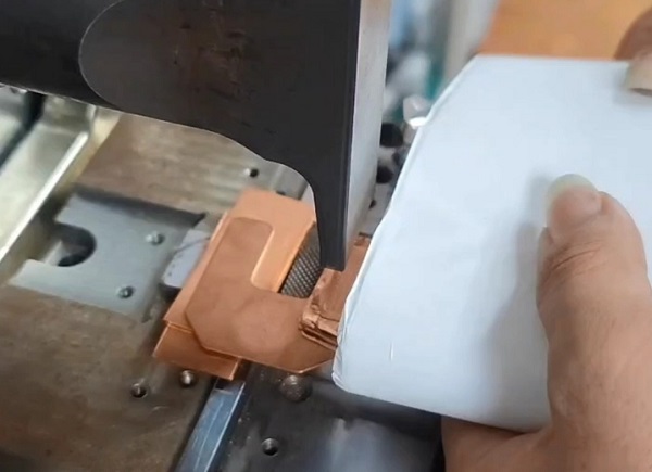 鋰電池極耳焊接機廠家:選擇決定品質的關鍵 鋰電池極耳焊接機廠家:選擇決定品質的關鍵