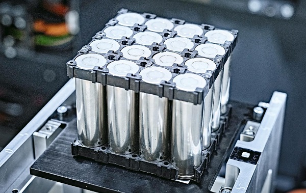 激光焊接機在焊接鋰電池時,如何防止電解液泄漏引發安全問題? 激光焊接機在焊接鋰電池時,如何防止電解液泄漏引發安全問題?